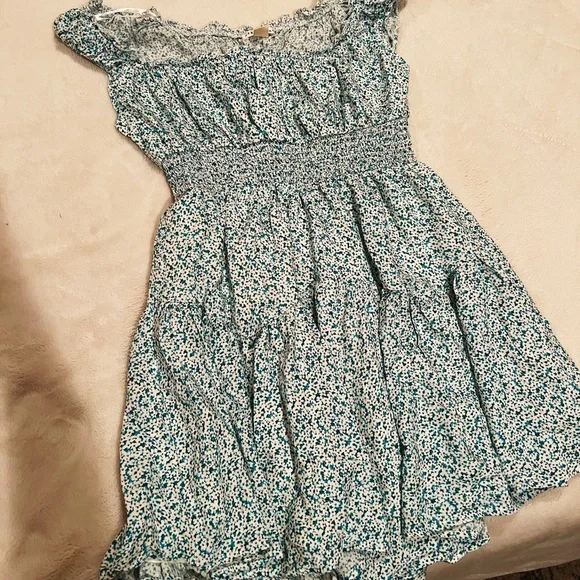 Aropostale Medium Floral off the shoulder Milkmaid dress. Aropostale Medium Floral off the shoulder Milkmaid dress.